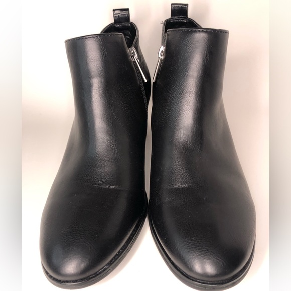 Eva & Zoe Faux Leather Zip Closure Almond Toe Ankle Bootie Size 9 - Picture 11 of 12